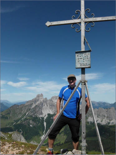 Im Bild die etwas kniffligere Stelle an und oberhalb der Randkluft, (blauer Helm=Jrg) 